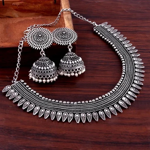 কলকাতায় নারী ফ্যাশনে সিলভার গয়নার ট্রেন্ড