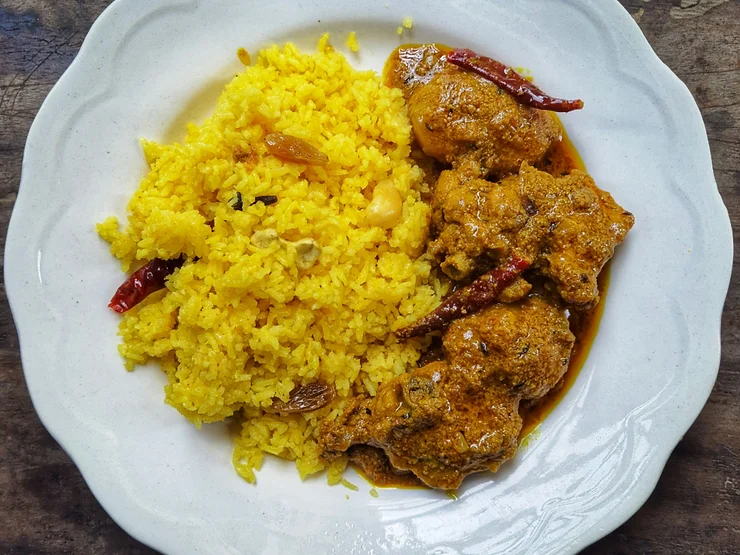 বাঙালি রান্নার সেরা কম্বো, বাসন্তী পোলাও আর কষা মাংস... আজ দুপুরে হয়ে যাক?