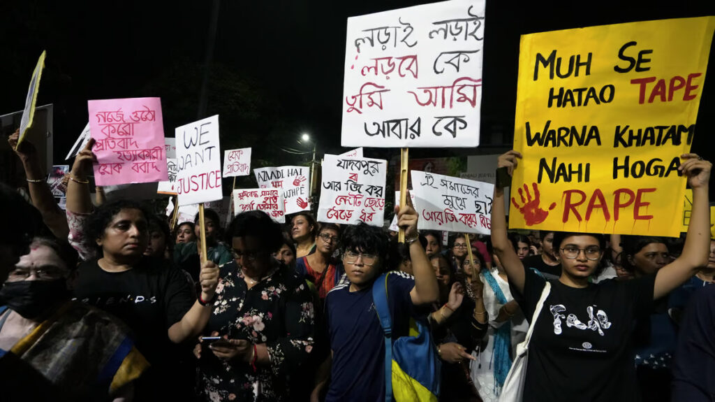 কলকাতায় আরজি কর হাসপাতালে ডাক্তার ধর্ষণ-হত্যা কাণ্ড: পশ্চিমবঙ্গজুড়ে মধ্যরাতে প্রতিবাদে রাস্তায় মহিলারা, ন্যায়বিচারের দাবি