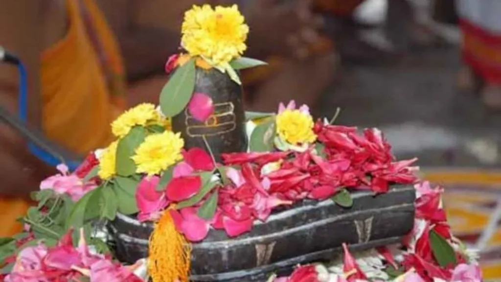 ভারতে আজকের উৎসব প্রদোষ ব্রত (কৃষ্ণ পক্ষ প্রাদোষ উপবাস): মোক্ষ ও সাফল্য অর্জনের জন্য
