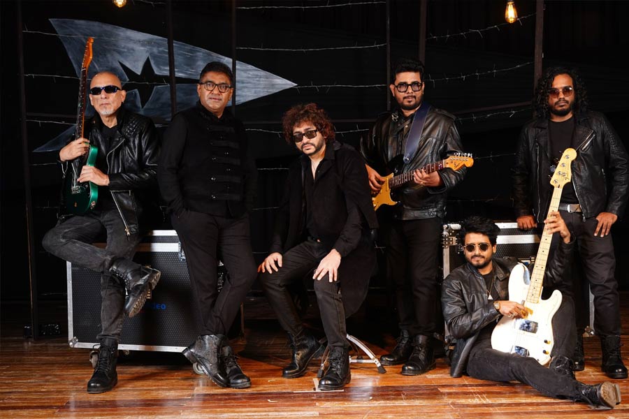পুজোর আগে রূপমের কণ্ঠে ‘নৌকা বিলাসী’— রক সুরে নতুন চমক