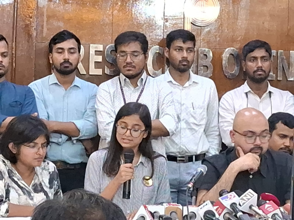 দীর্ঘ বৈঠকের পর মমতা মেনে নিলেন অধিকাংশ দাবি, তবে সিদ্ধান্তের অপেক্ষায় চিকিৎসকেরা