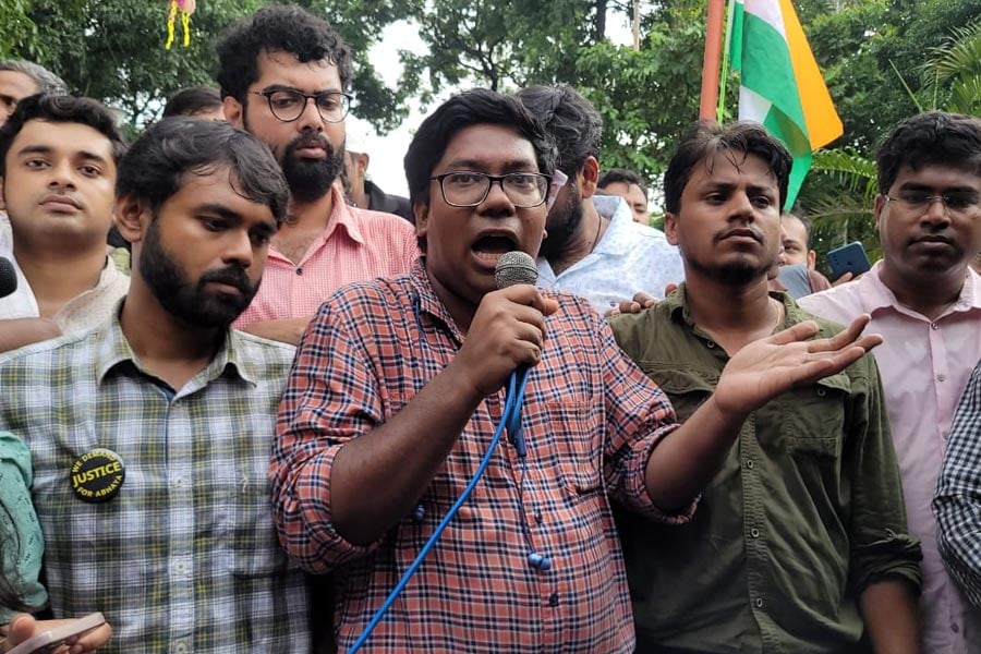 নবান্নের দরজায় পৌঁছেও বৈঠক হলো না, চিকিৎসকদের স্পষ্ট বার্তা: প্রয়োজনে আরও ৩৩ দিন রাস্তায় থাকব