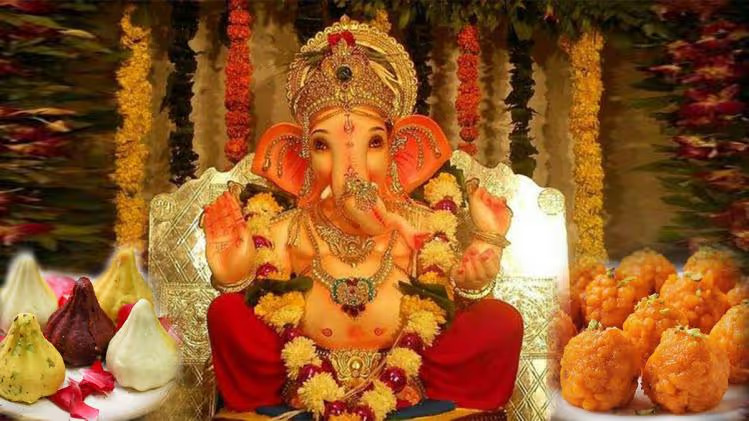 সাড়ম্বরে গণেশ চতুর্থী: ১৬ ফুটের গণেশ থেকে ৫ কেজির মোদক