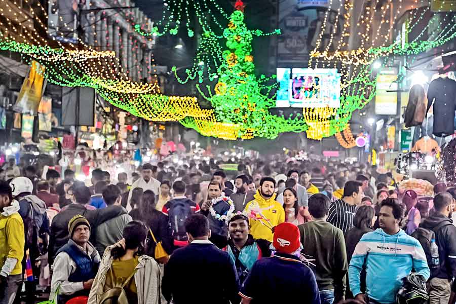 বড়দিনের উদযাপন ঘিরে শহরে কঠোর নিরাপত্তা, অতিরিক্ত বাহিনী মোতায়েন