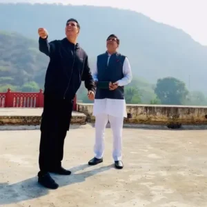 মকর সংক্রান্তি উদযাপনে ঘুড়ি ওড়ালেন অক্ষয়-পরেশ, ‘ভূত বাংলা’র শুটিংয়ে মজা করলেন অভিনেতারা