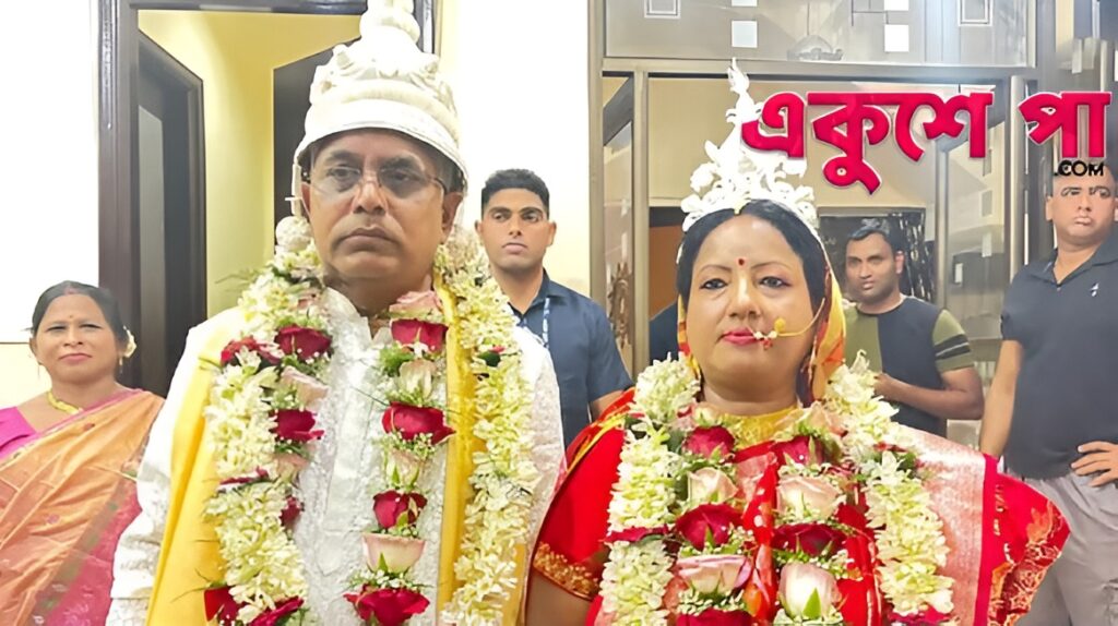 গোধূলিলগ্নে চার হাত এক! বৈশাখী সন্ধ্যায় সম্পন্ন হল বিজেপির বর্ষীয়ান নেতা দিলীপ ঘোষের বিয়ে, মুখ্যমন্ত্রীর তরফে উপহার