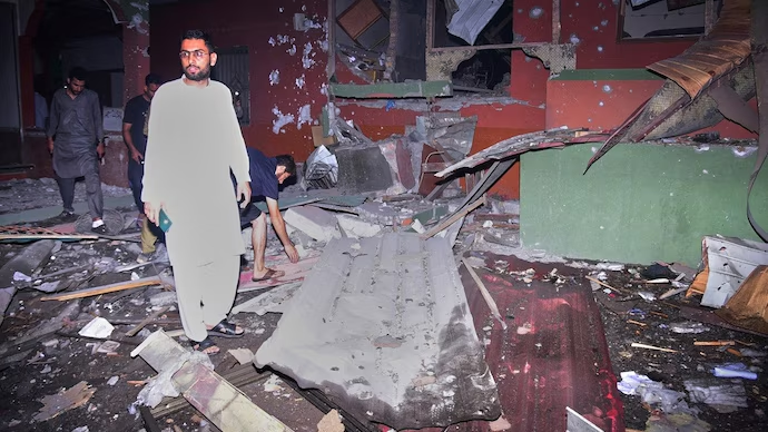 ‘অপারেশন সিঁদুর’: পাকিস্তানের জঙ্গি ঘাঁটিতে ভারতের সফল প্রত্যাঘাত, সেনাবাহিনীর সাংবাদিক বৈঠকে বড় ঘোষণা