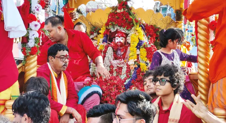 তারাপীঠে রাজ রাজেশ্বরী বেশে মা তারা রথে চেপে বেরলেন, ভক্তদের ঢল, ‘জয় তারা’ ধ্বনিতে মুখরিত এলাকা
