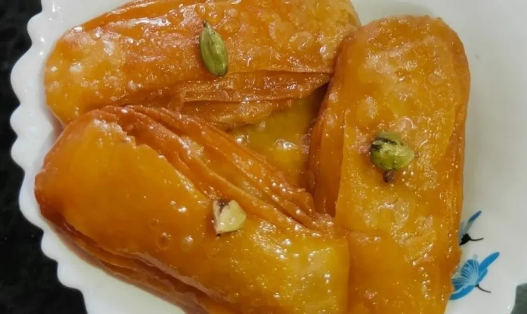 রথের মেলা ঘরে আনুন! পুরীর বিখ্যাত রসে ভরা খাস্তা ‘জিবে গজা’ বানান এবার বাড়িতেই – রইল সহজ রেসিপি