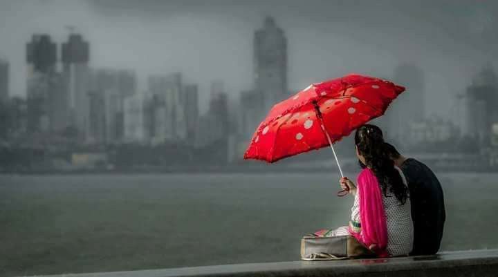 বর্ষায় বাঙালি স্টাইল: পুজোর আগেই কীভাবে ট্র্যাডিশনাল আর মডার্ন মিশিয়ে সাজবেন