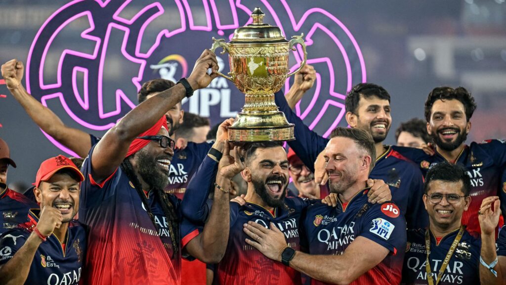 IPL 2025: বিরাট কোহলির ১৮ বছরের স্বপ্নপূরণ, আইপিএল ট্রফি অবশেষে ঘরে!
