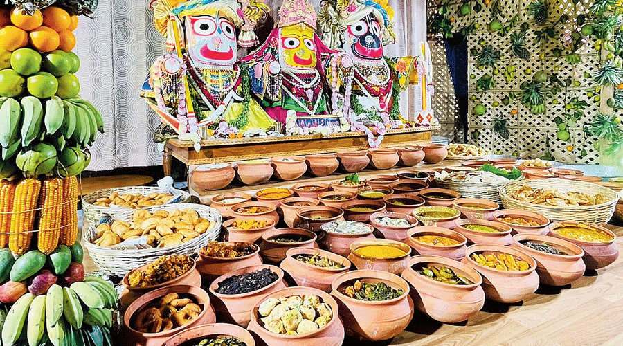 রথযাত্রা ২০২৫: জগন্নাথদেবকে কেন অর্পণ করা হয় ছাপান্ন ভোগ? রাজকীয় ভোগের ইতিহাস ও সম্পূর্ণ তালিকা