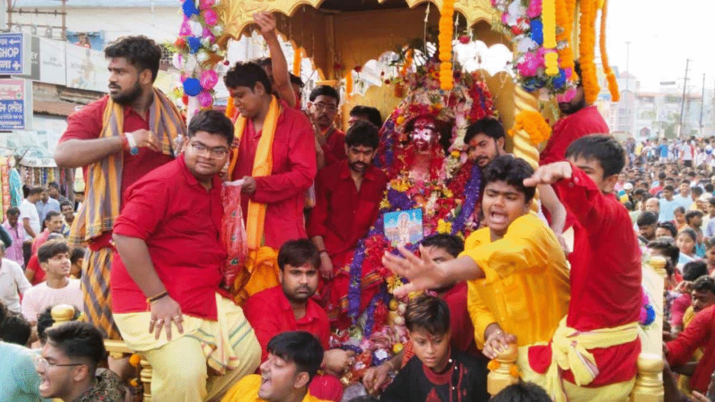 তারাপীঠে রাজ রাজেশ্বরী বেশে মা তারা রথে চেপে বেরলেন, ভক্তদের ঢল, ‘জয় তারা’ ধ্বনিতে মুখরিত এলাকা