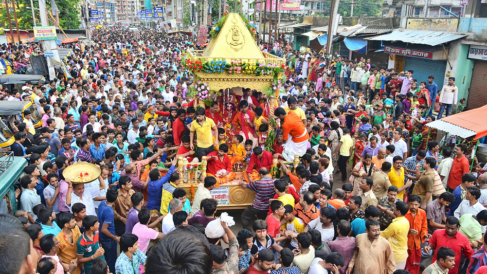 তারাপীঠে রাজ রাজেশ্বরী বেশে মা তারা রথে চেপে বেরলেন, ভক্তদের ঢল, ‘জয় তারা’ ধ্বনিতে মুখরিত এলাকা