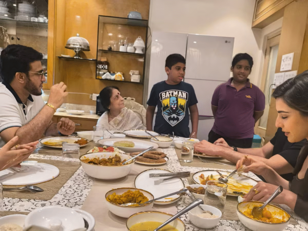 সারা আলি খান ও আদিত্য রয় কাপুরের বাঙালি ভুরিভোজ, সৌরভের আতিথেয়তায় মুগ্ধ বলিউড জুটি