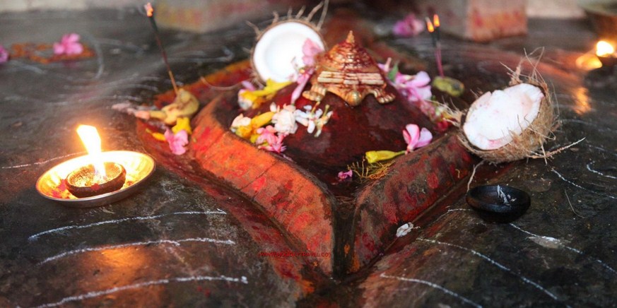 দেবী রজঃস্বলা, মন্দির বন্ধ: কামাখ্যায় শুরু হল পবিত্র আম্বুবাচি উৎসব