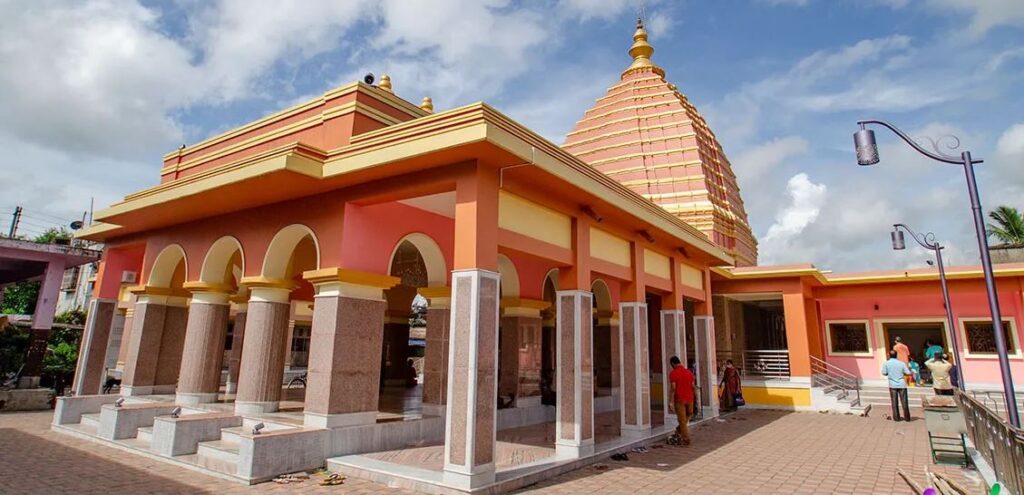 মাহেশের জগন্নাথ মন্দিরের চূড়ায় বসলো পুরী থেকে আনা পবিত্র নীল চক্র