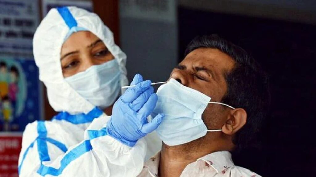 কোভিডে আবার মৃত্যুর হানা! দেশে অ্যাক্টিভ কেস ৪ হাজারের বেশি, বাংলায় কেমন পরিস্থিতি?
