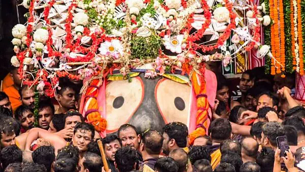 পথ আটকান দেবী লক্ষ্মী! উলটো রথের পর তিনদিন কেন মন্দিরের বাইরে থাকেন জগন্নাথদেব? জানুন কারণ ও উৎসবের কাহিনি