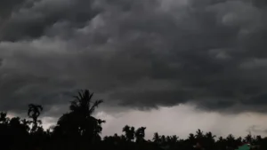 দক্ষিণবঙ্গে প্রবল বর্ষণের পূর্বাভাস, দুই জেলায় লাল সতর্কতা জারি – সমুদ্রও হবে উত্তাল