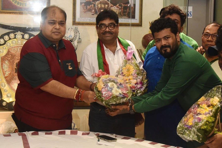 মোহনবাগান দিবসে টুটু বোসকে সম্মান, সৌরভ-ব্যারেটোর আবেগে ভেসে গেল নেতাজি ইন্ডোর