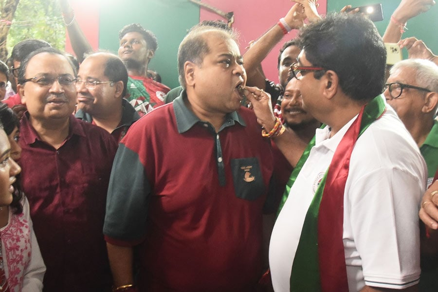 মোহনবাগান দিবসে টুটু বোসকে সম্মান, সৌরভ-ব্যারেটোর আবেগে ভেসে গেল নেতাজি ইন্ডোর
