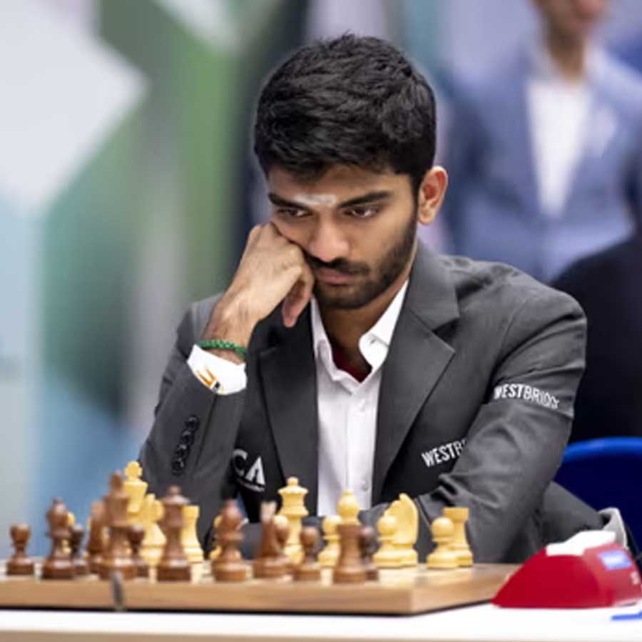 দাবার বিশ্বচ্যাম্পিয়ন গুকেশ: বাবার ত্যাগ, মায়ের সংগ্রাম আর ছেলের অদম্য ইচ্ছাশক্তির কাহিনি