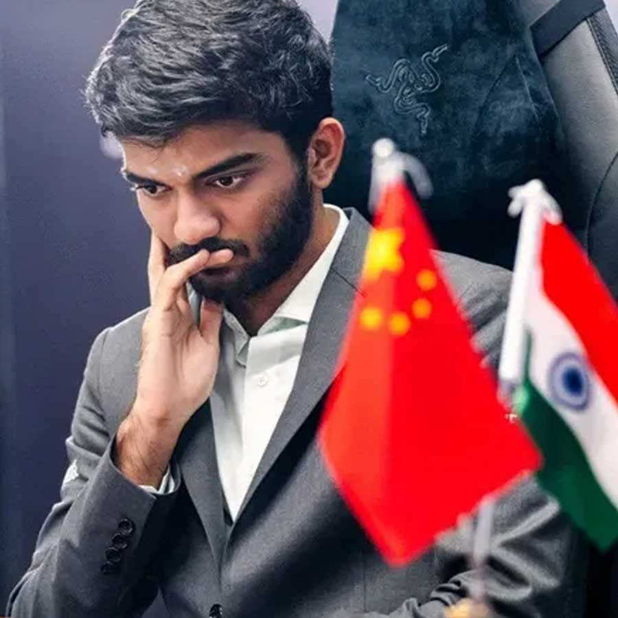 দাবার বিশ্বচ্যাম্পিয়ন গুকেশ: বাবার ত্যাগ, মায়ের সংগ্রাম আর ছেলের অদম্য ইচ্ছাশক্তির কাহিনি