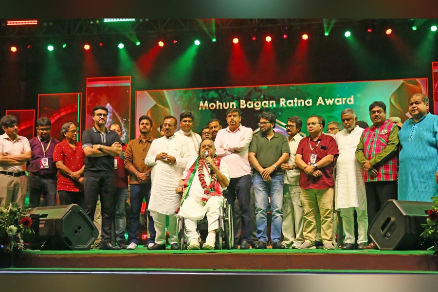মোহনবাগান দিবসে টুটু বোসকে সম্মান, সৌরভ-ব্যারেটোর আবেগে ভেসে গেল নেতাজি ইন্ডোর