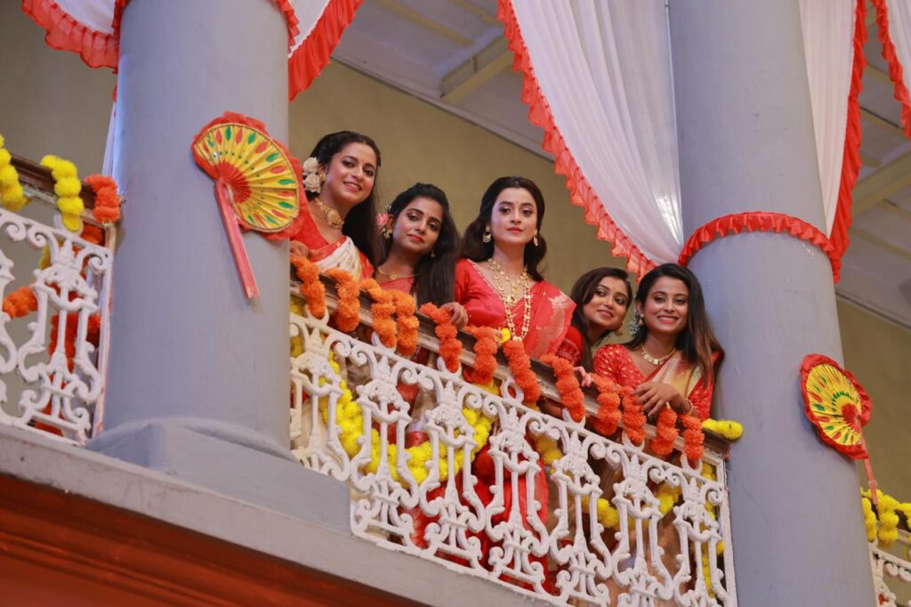 এবার পরিচালকের ভূমিকায় যিশু সেনগুপ্ত, আসছে পুজোর গান ‘দুগ্গা মা এসেছে’
