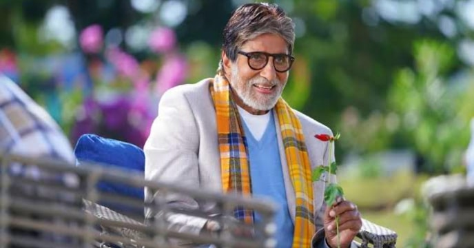 অমিতাভ বচ্চন: অ্যাকশনের নায়ক থেকে বয়সের লড়াই — ছোট ছোট কাজেও সমস্যায় পড়ছেন বিগ বি