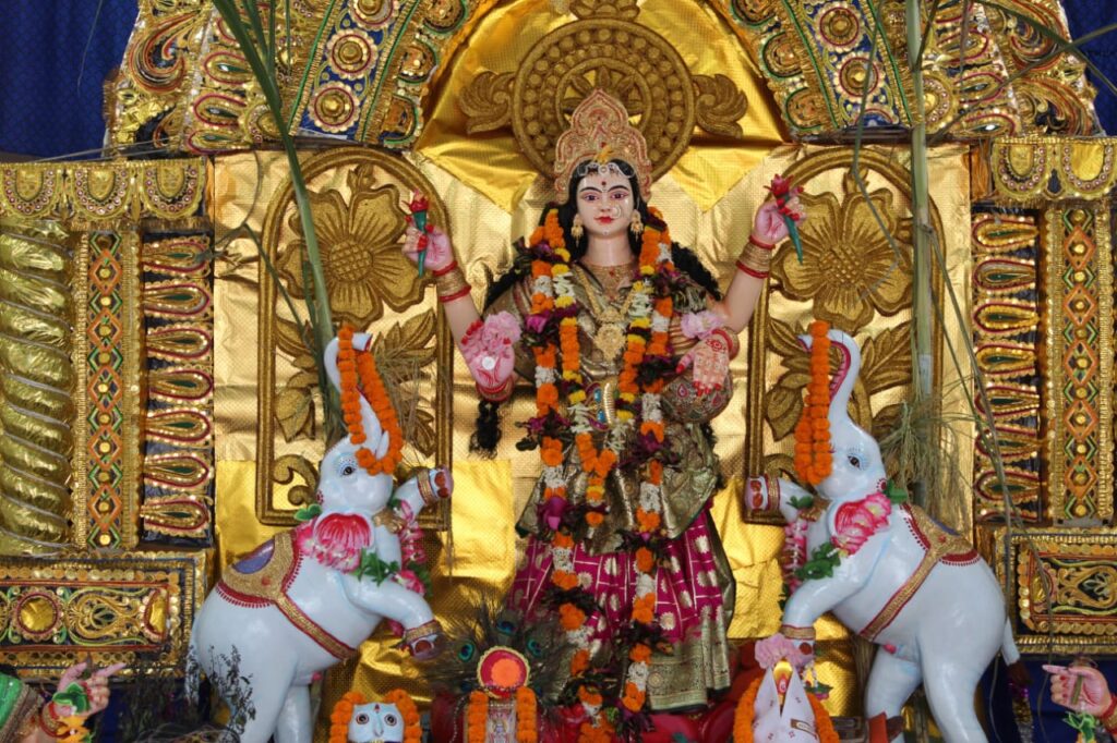 প্যাঁচা নয়, বাঁকুড়ার জঙ্গলঘেরা গ্রামে লক্ষ্মী পূজিতা হন গজবাহিনী রূপে! জানুন গজলক্ষ্মী পূজোর অনন্য ইতিহাস