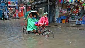 বৃষ্টিঝরা রাস্তা, রাস্তার পাশে জলাবদ্ধতা
