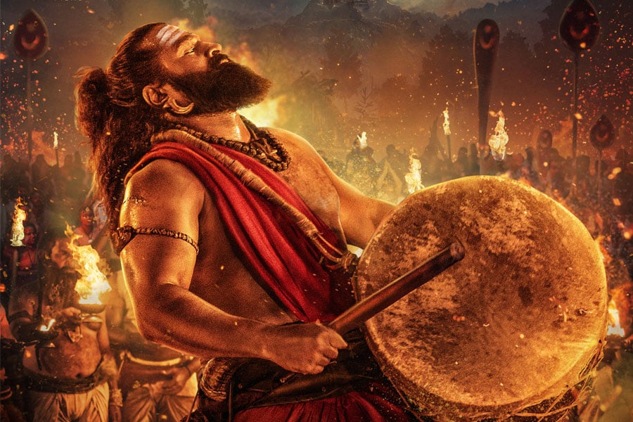 দৃষ্টিনন্দন ও আধ্যাত্মিক অভিজ্ঞতা! কলকাতায় বিশেষ প্রদর্শনীতে মুগ্ধ দর্শক, ‘কান্তারা: চ্যাপ্টার ওয়ান’-এর প্রশংসায় সোশ্যাল মিডিয়া