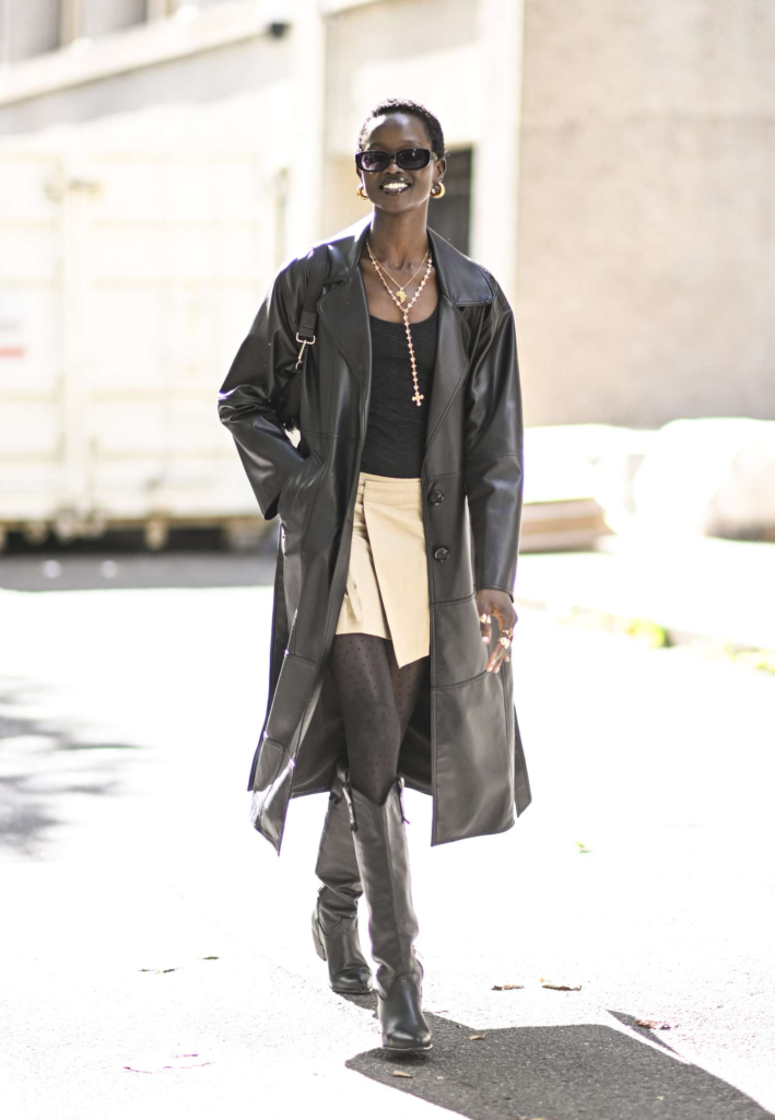 লেদার জ্যাকেটেই উষ্ণতা ও স্টাইল—শীতের পার্টিতে নজর কাড়ার সহজ গাইড