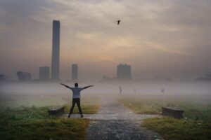 কলকাতায় ফের শীতের আমেজ! সকালে কুয়াশা, রাতের তাপমাত্রায় পতন