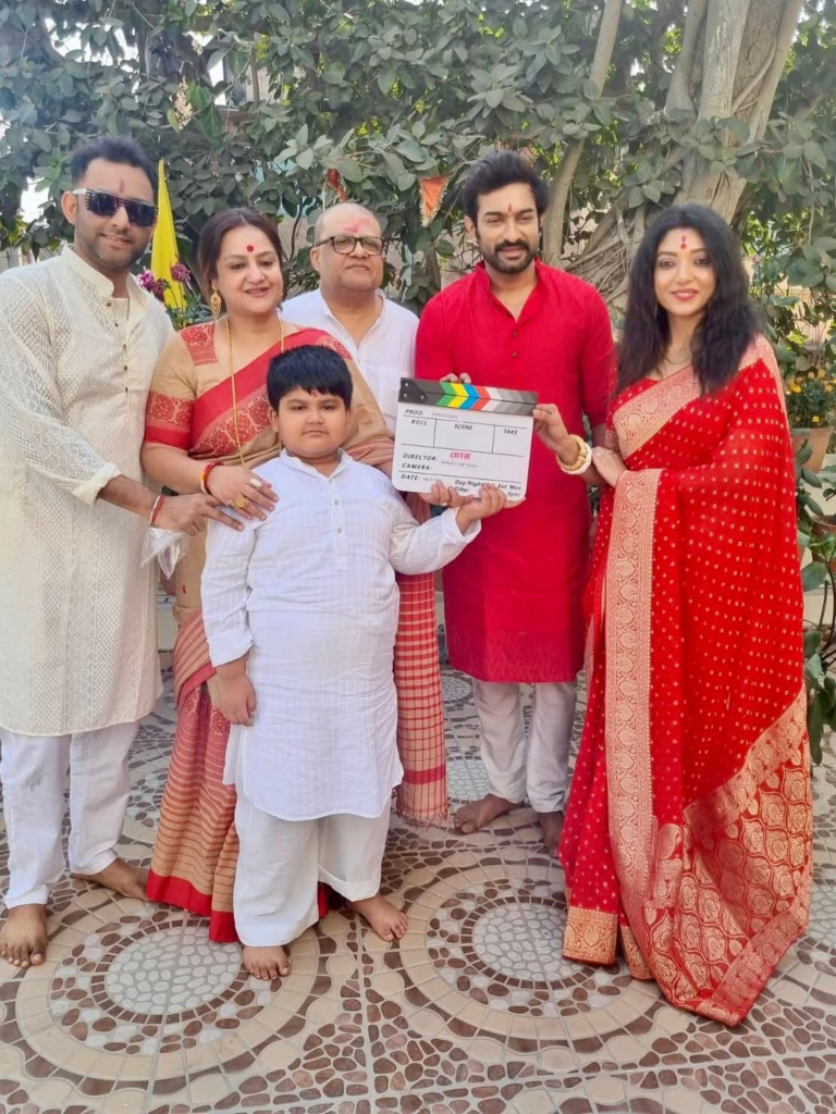 নৈহাটির বড়মা’র মন্দিরে পুজো দিয়ে ‘চোর’-এর শুভ মহরত