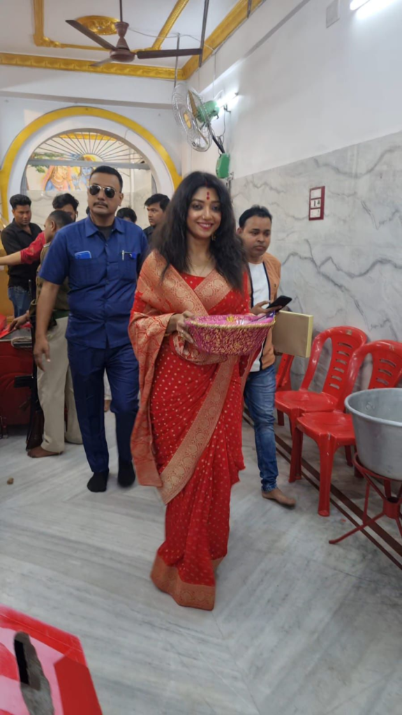 নৈহাটির বড়মা’র মন্দিরে পুজো দিয়ে ‘চোর’-এর শুভ মহরত