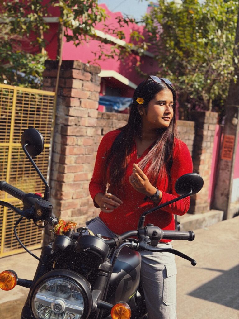 সায়নী চক্রবর্তীর রহস্যমৃত্যু: সম্পর্কের টানাপোড়েনে চরম সিদ্ধান্ত জনপ্রিয় ভ্লগারের?