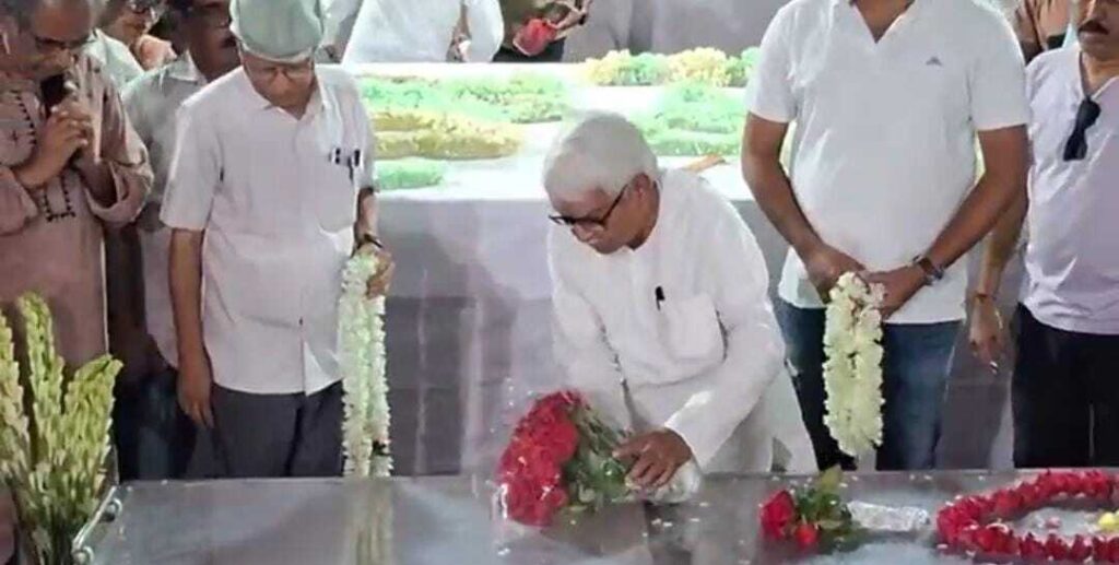 নন্দন চত্বরে প্রয়াত অনীক দত্তকে শেষ শ্রদ্ধা, টলিউডে ‘ব্যান কালচার’ নিয়ে ক্ষোভ বিজেপি শিবিরের